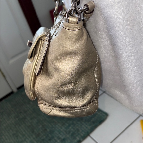 Coach Leah NYE Satchel Crossbody bag
Leather gold metallic front turn lock - Picture 6 of 17